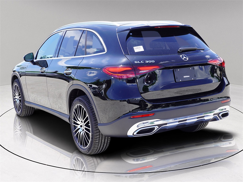 2026 Mercedes Benz GLC 300 photo 4