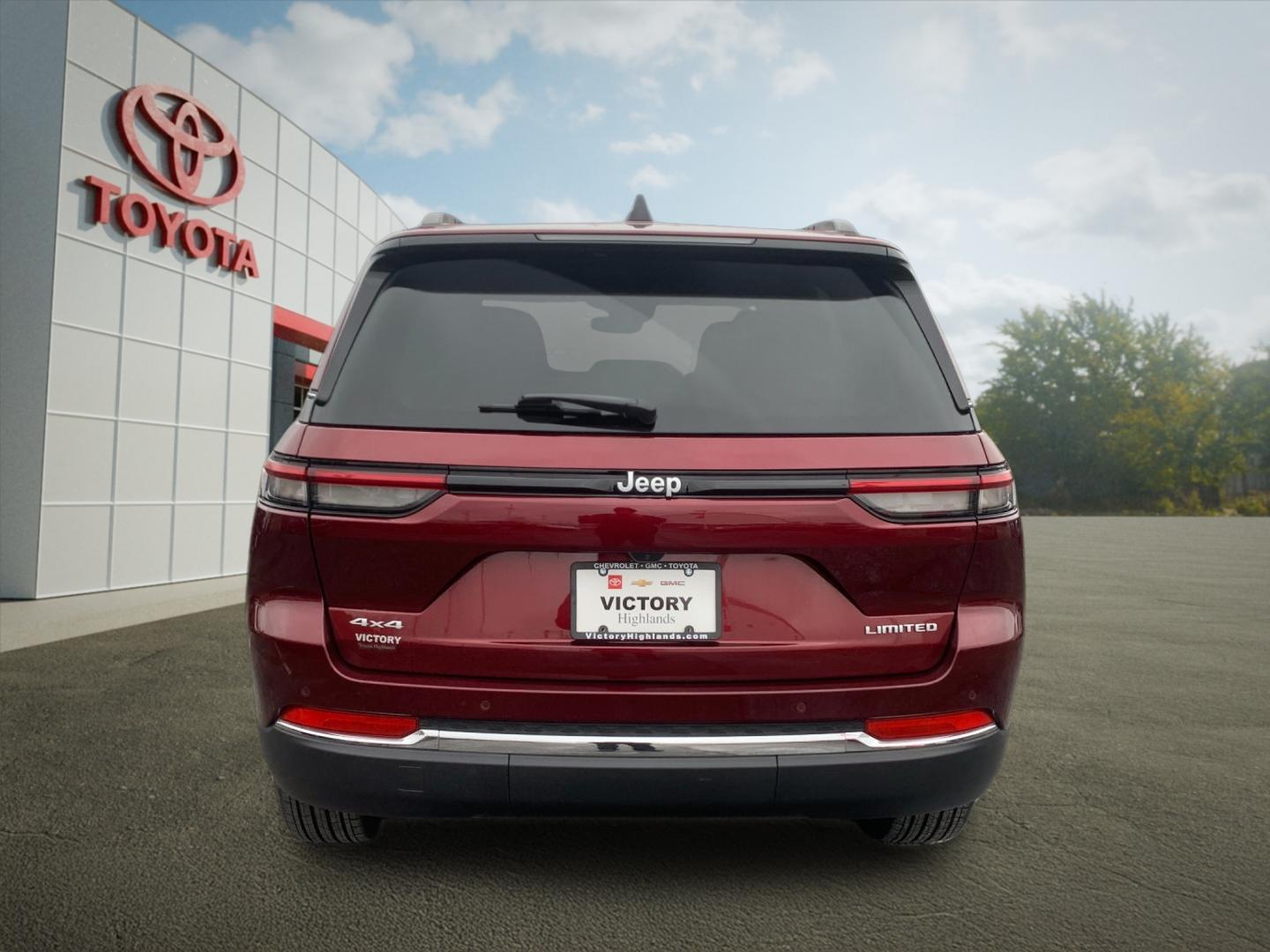 2024 Jeep Grand Cherokee Limited photo 4