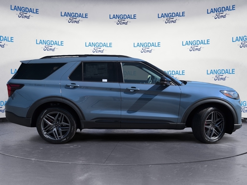 2025 Ford Explorer ST photo 2