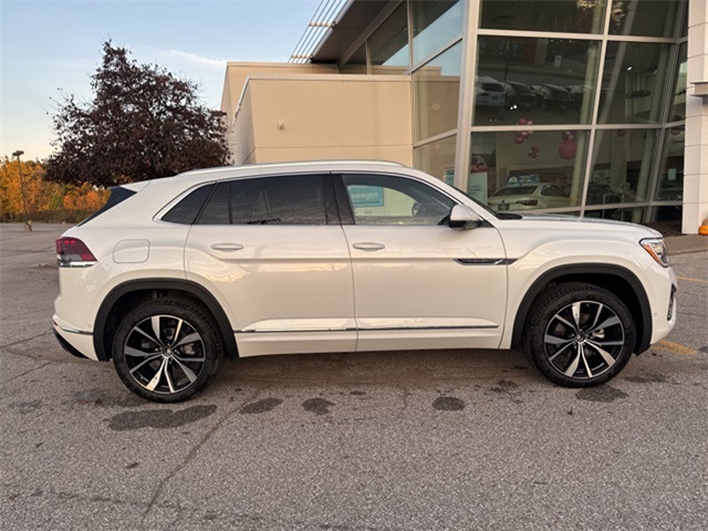 2025 Volkswagen Atlas Cross Sport SEL Premium R-Line photo 4