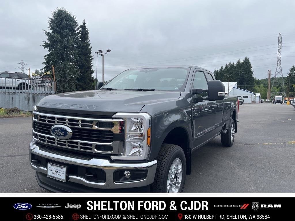 2025 Ford F-350 Super Duty XLT's photo