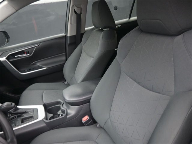 2020 Toyota RAV4 XLE photo 29