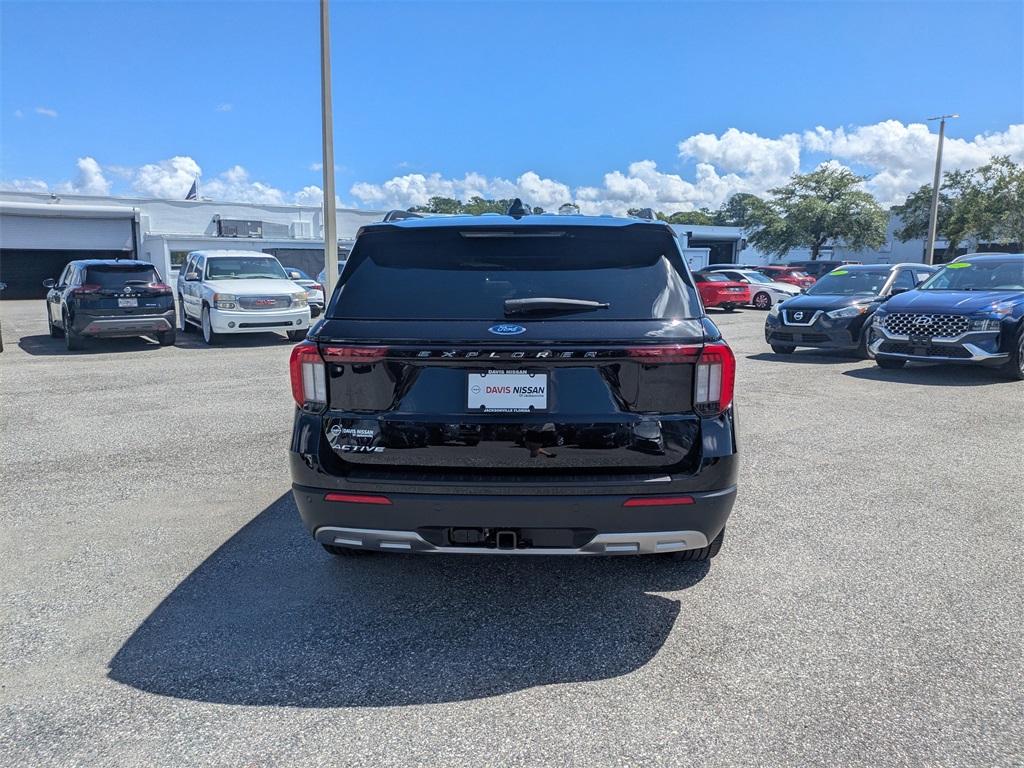 2025 Ford Explorer photo 2