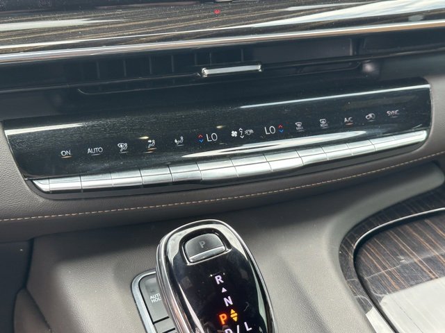 2021 Cadillac Escalade Premium Luxury photo 32