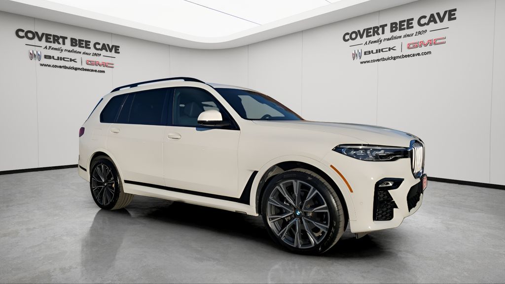 2022 BMW X7 40i's photo