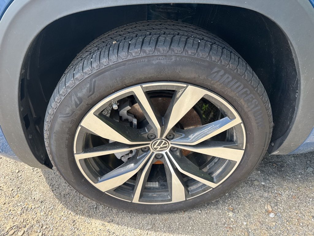 2025 Volkswagen Atlas Cross Sport SEL Premium R-Line photo 4