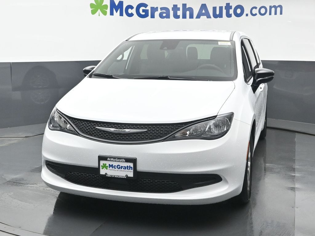 2026 Chrysler Voyager LX photo 3