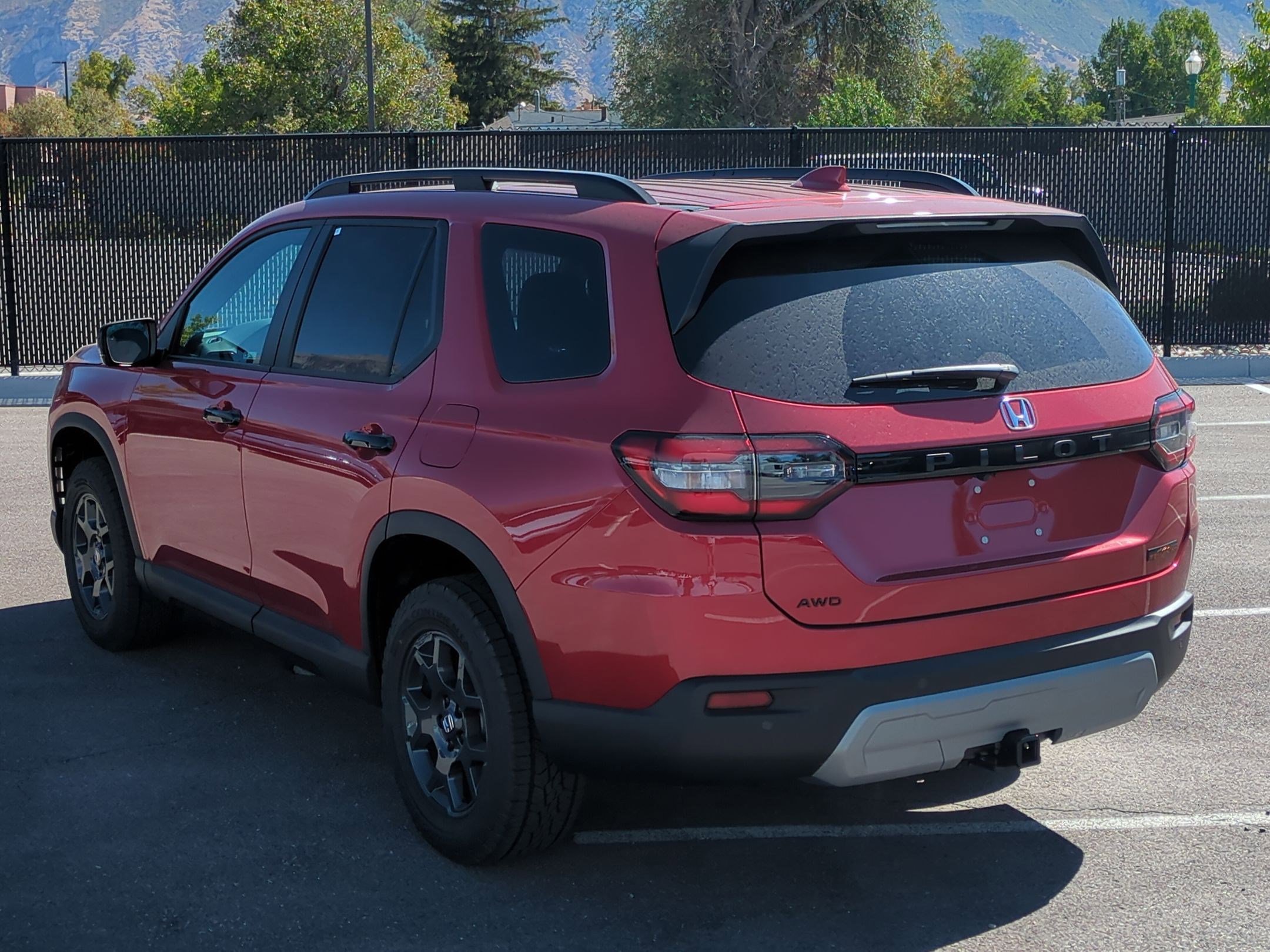 2025 Honda Pilot TrailSport photo 4