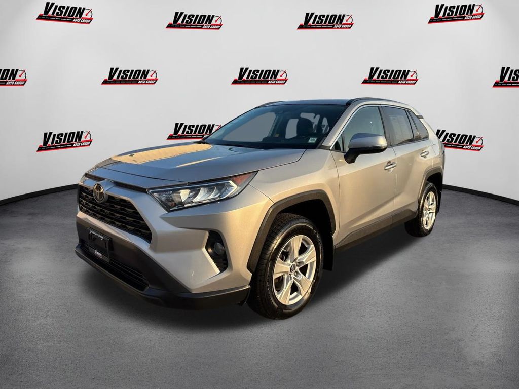 2019 Toyota RAV4 XLE's photo