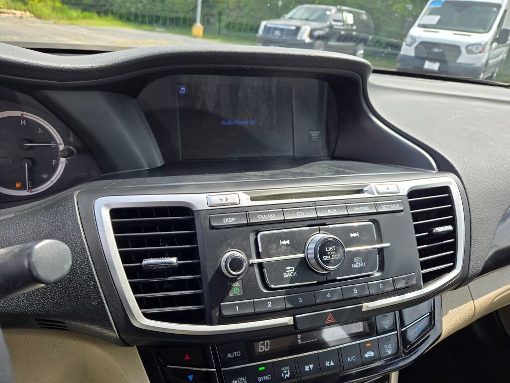 2017 Honda Accord LX photo 19