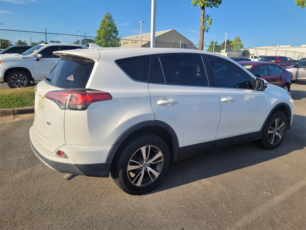2018 Toyota RAV4 XLE photo 2