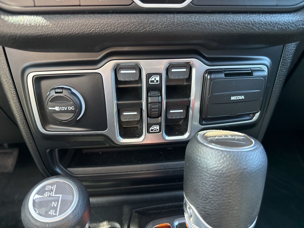 2024 Jeep Gladiator photo 24