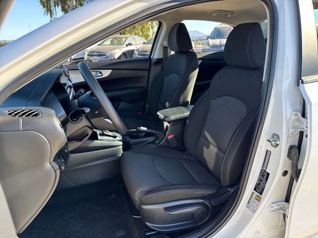 2023 Kia Forte LXS photo 4