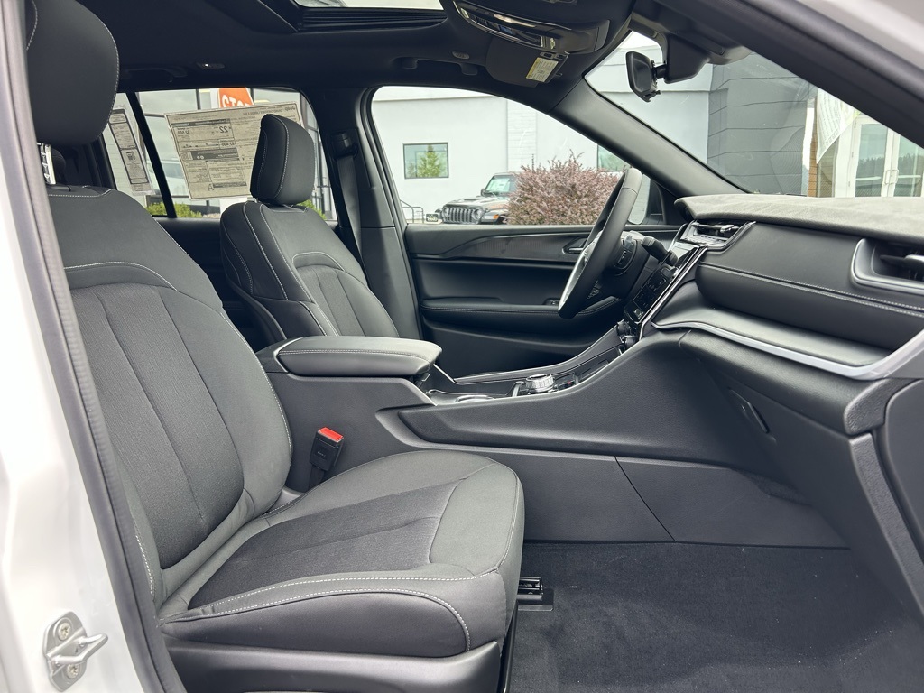 2025 Jeep Grand Cherokee Laredo X photo 27