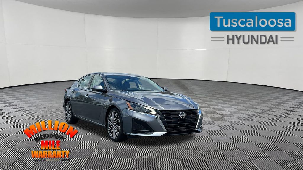 2023 Nissan Altima SL's photo