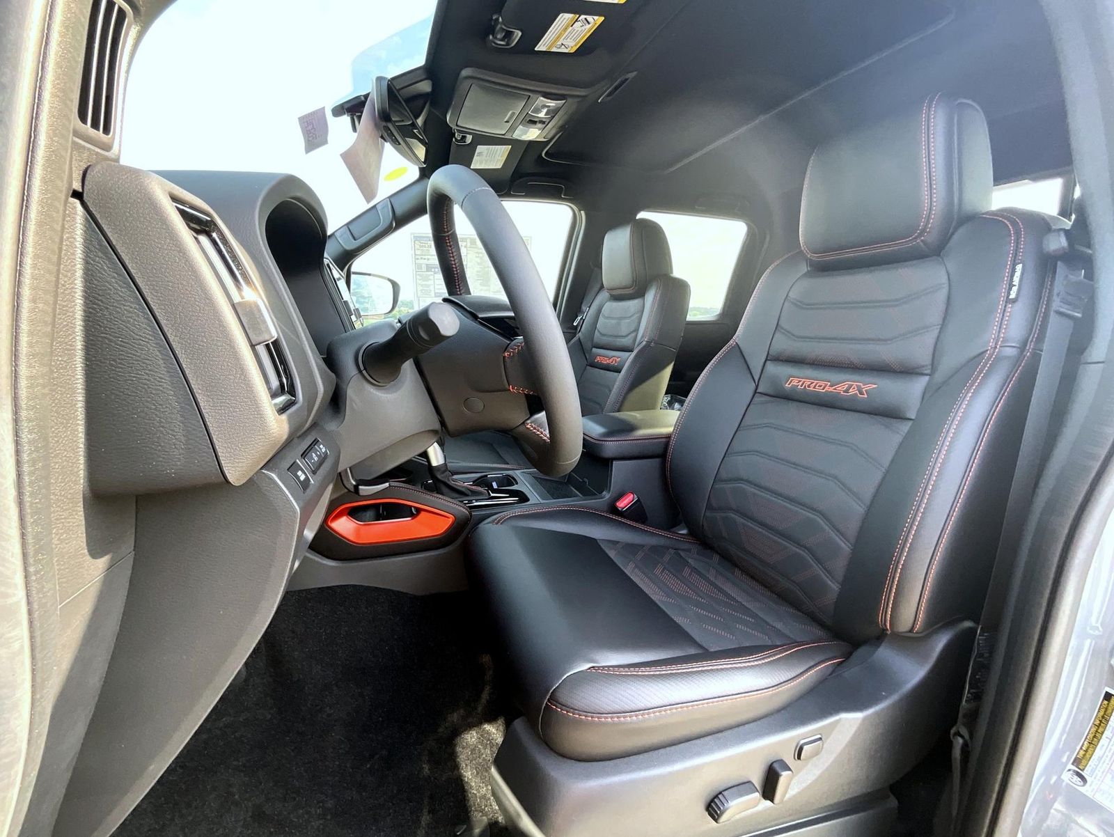 2025 Nissan Frontier PRO-4X photo 10