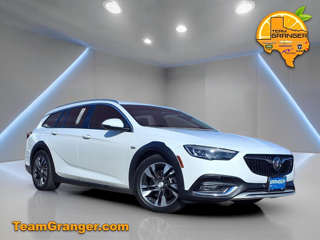 2018 Buick Regal TourX Essence's photo