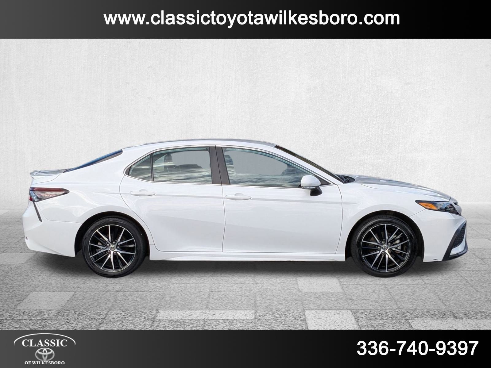 2023 Toyota Camry SE photo 4