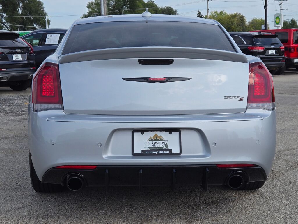 2023 Chrysler 300 photo 12