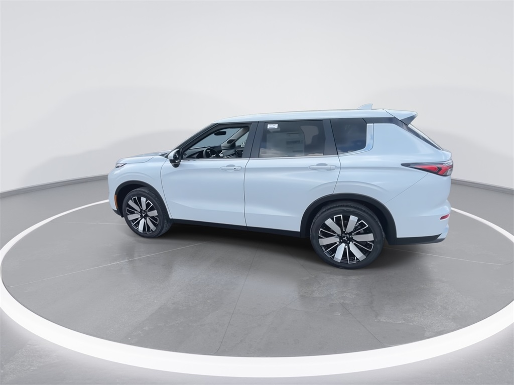 2025 Mitsubishi Outlander SE photo 4