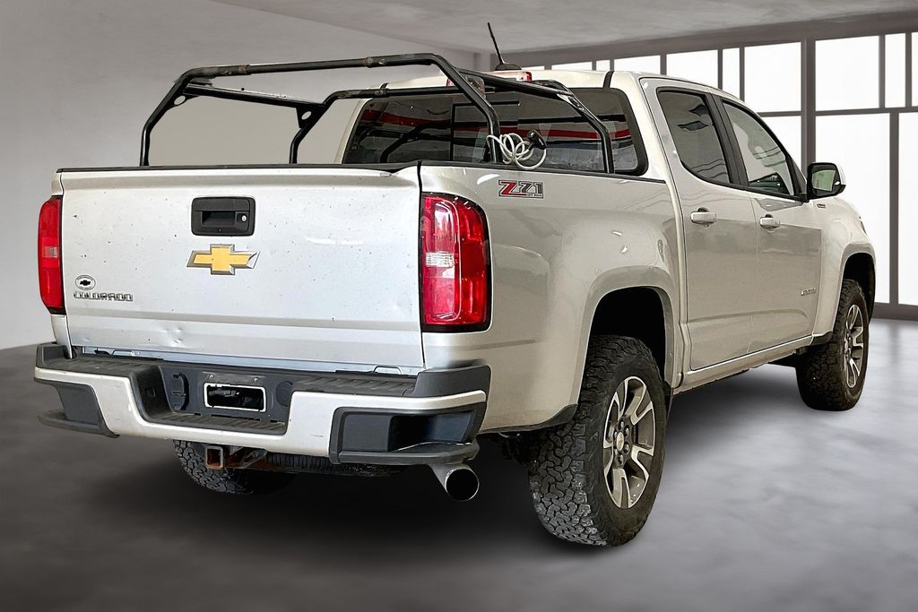2017 Chevrolet Colorado Z71 photo 2