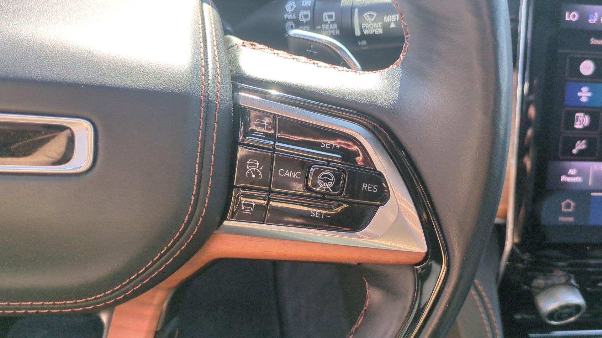 2021 Jeep Grand Cherokee L Summit Reserve photo 18