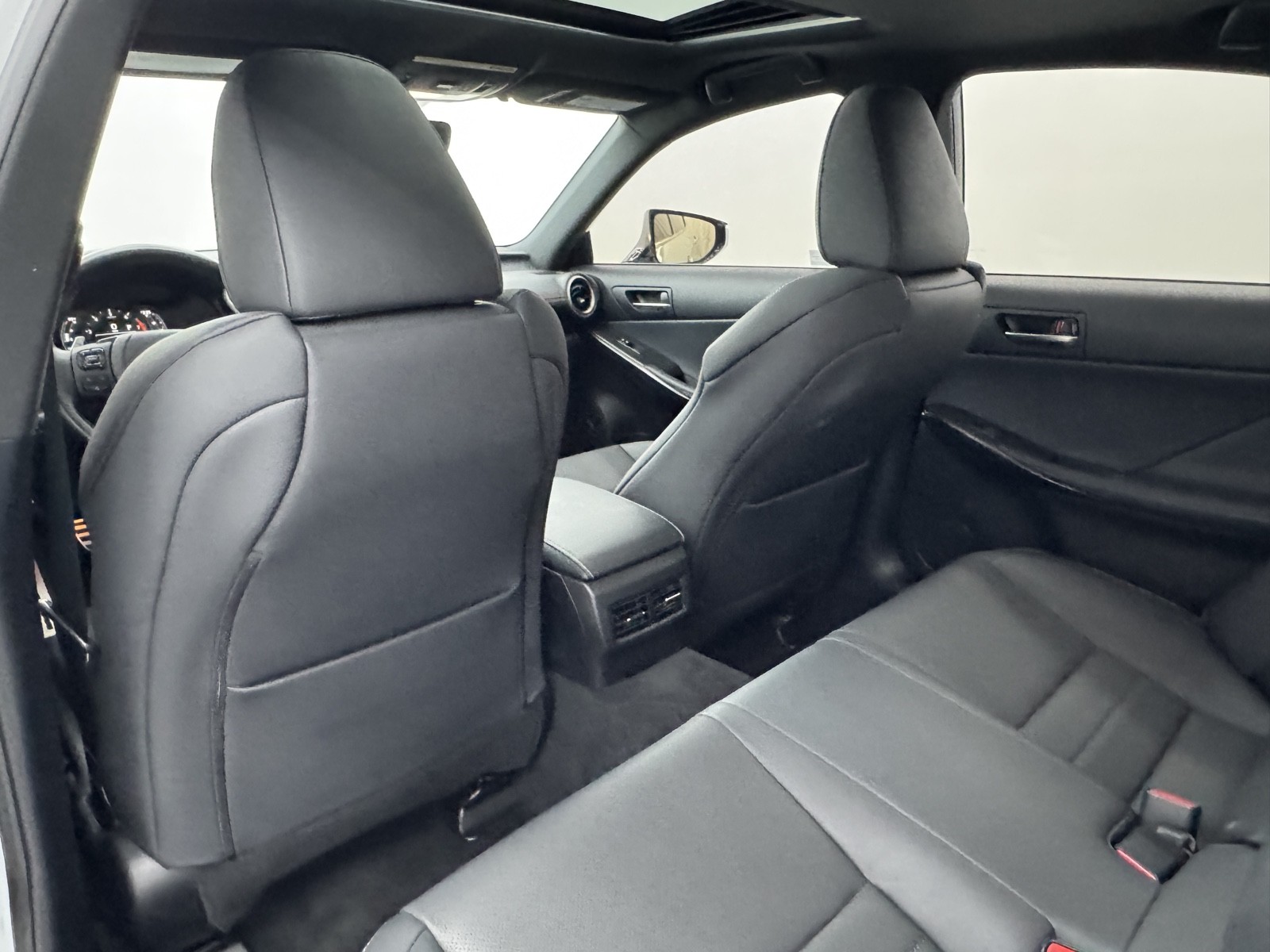 2022 Lexus IS 350 F SPORT photo 4