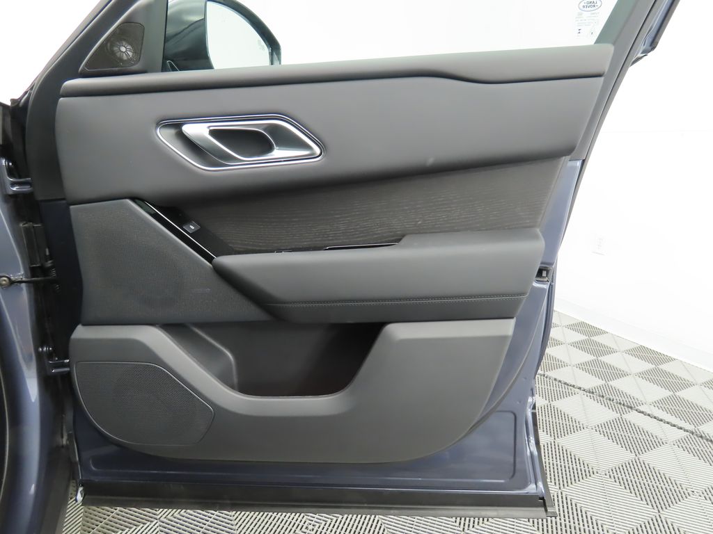 2026 Land Rover Range Rover Velar SE photo 24
