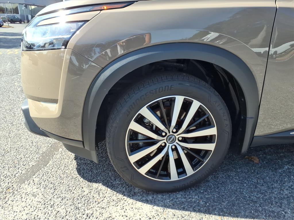 2023 Nissan Pathfinder Platinum photo 24