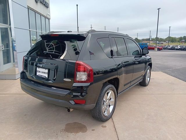 2017 Jeep Compass Latitude photo 4