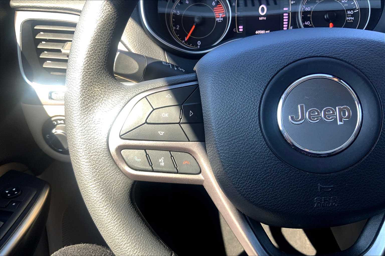 2020 Jeep Cherokee Latitude photo 24