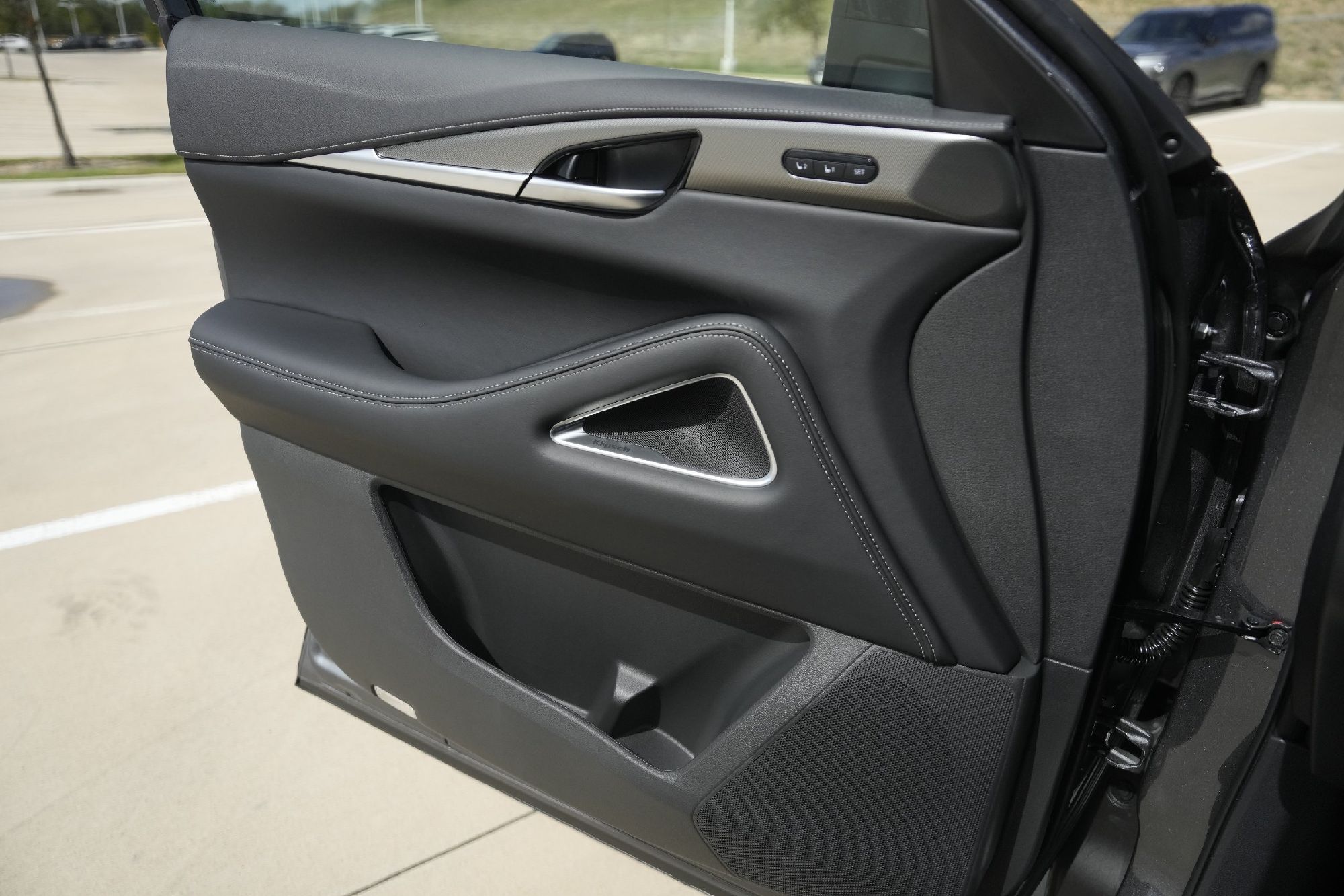 2026 Infiniti QX60 Luxe photo 11