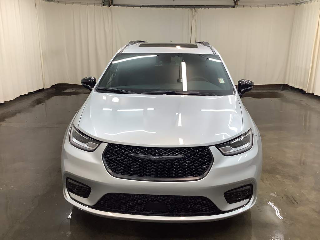 2026 Chrysler Pacifica photo 2