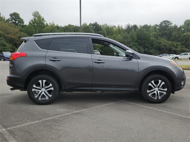 2014 Toyota RAV4 LE photo 2
