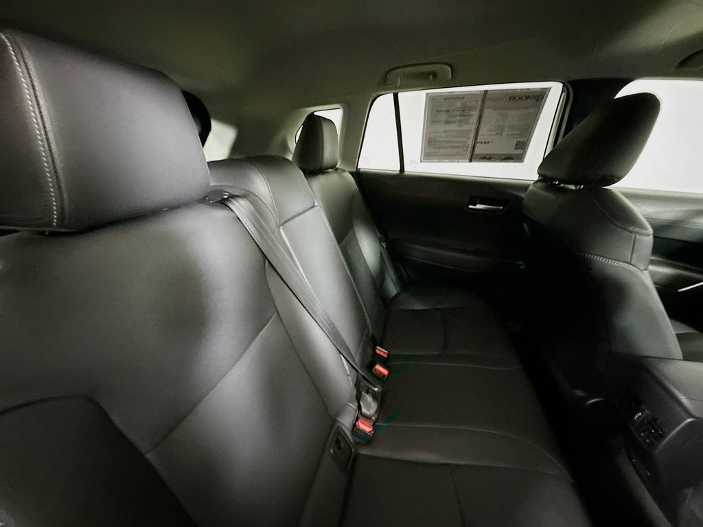 2023 Toyota Corolla Cross XLE photo 26