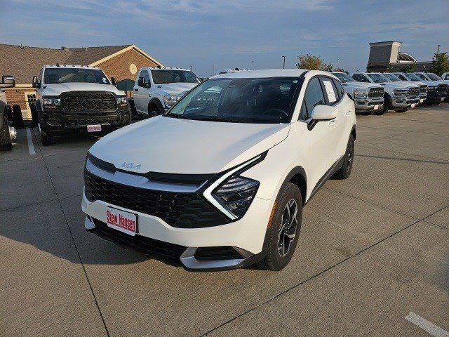 2024 Kia Sportage LX photo 2