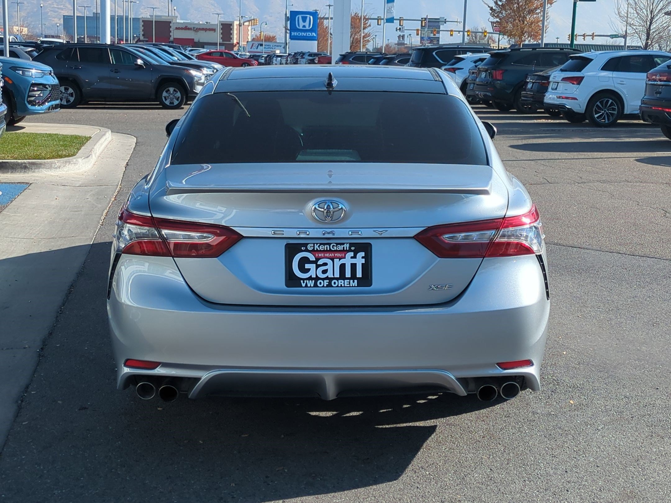 2019 Toyota Camry XSE photo 4