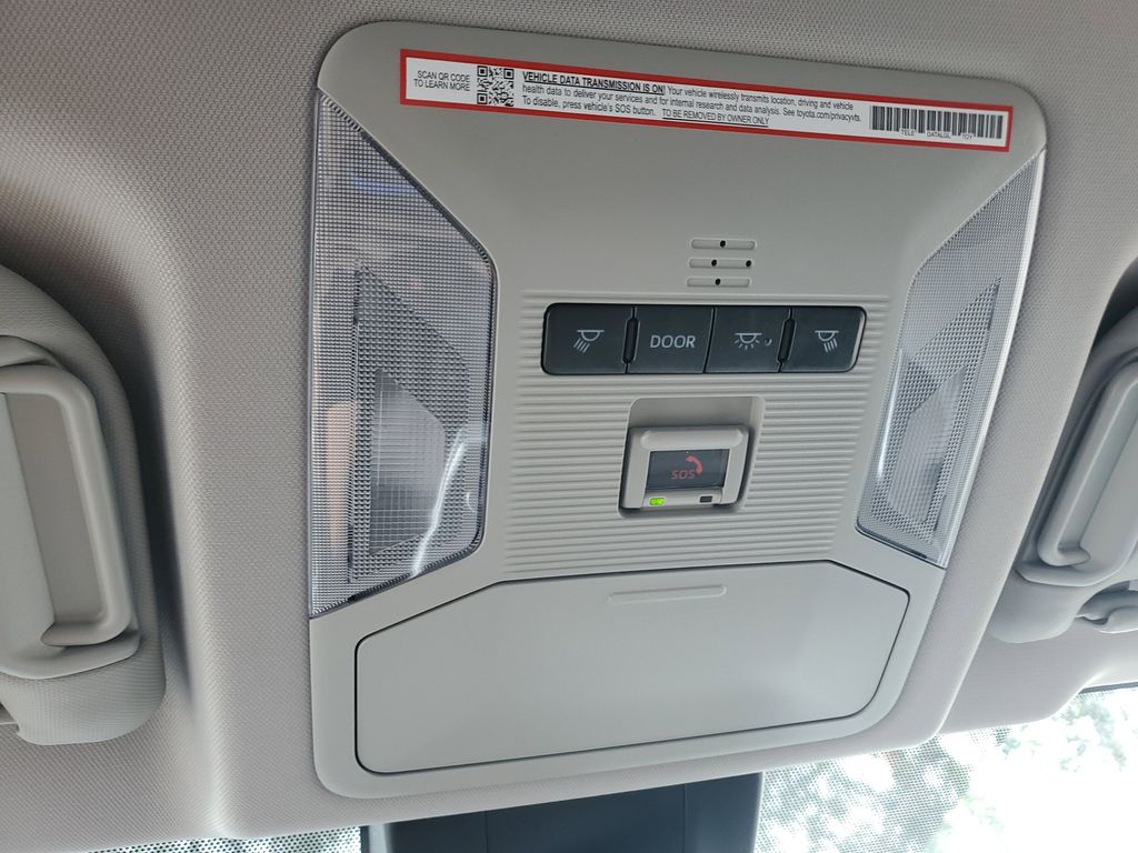 2025 Toyota RAV4 Hybrid XLE photo 31