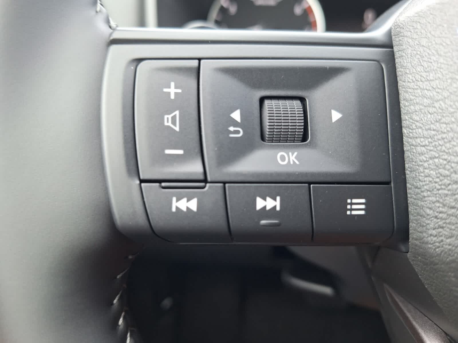 2026 Nissan Rogue SV photo 13