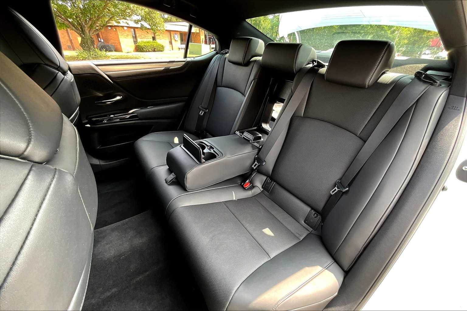 2022 Lexus ES F SPORT Handling photo 18