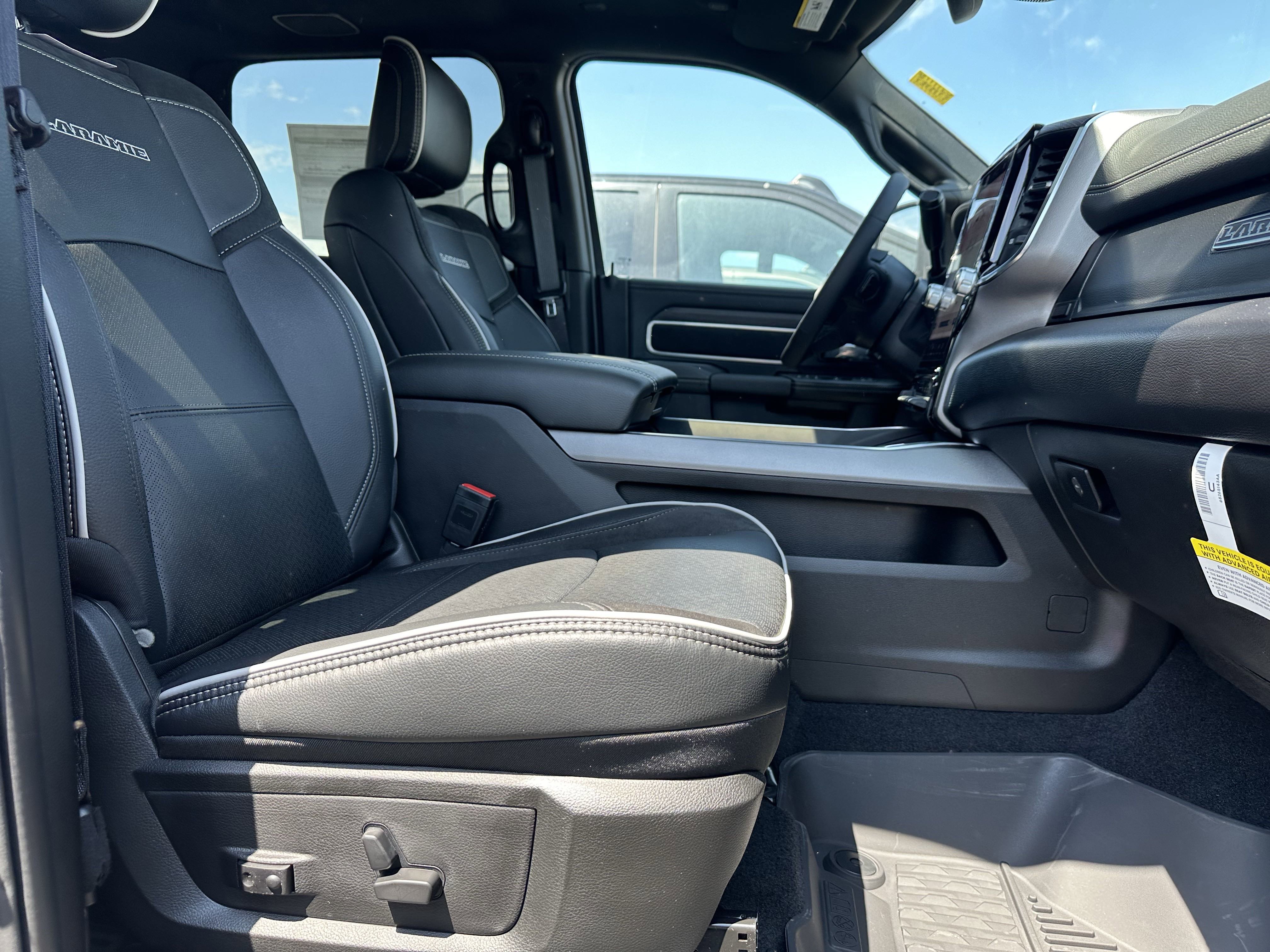 New 2025 Diamond Black Crystal Pearlcoat Ram Laramie image 23