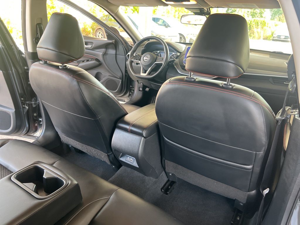 2023 Nissan Altima SR photo 13