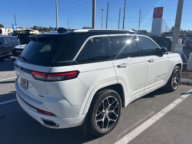 2022 Jeep Grand Cherokee Summit Reserve's photo