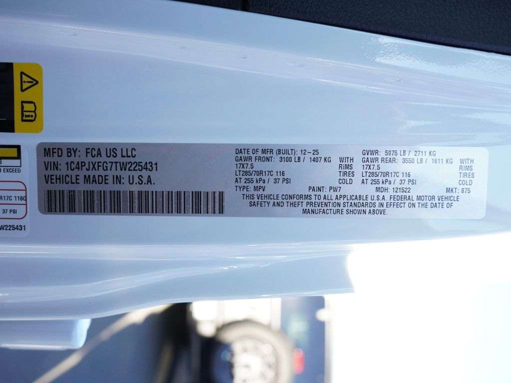 New 2026 Bright White Clear-Coat Exterior Paint Jeep Rubicon image 28