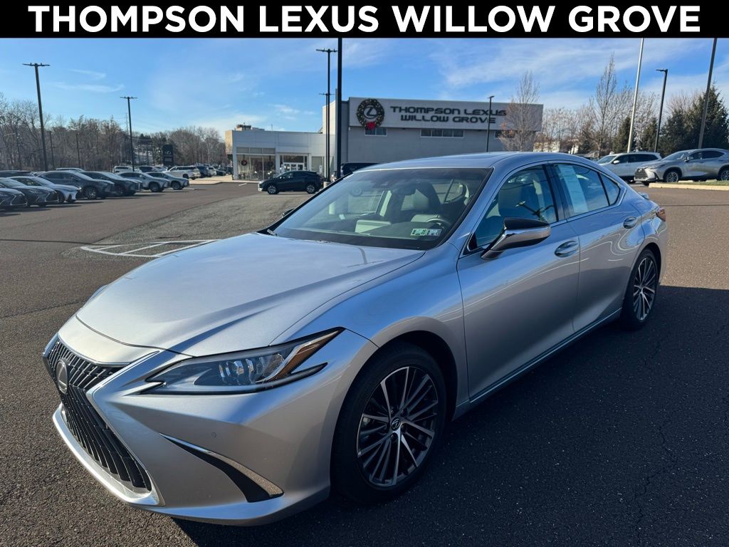 2025 Lexus ES 350's photo