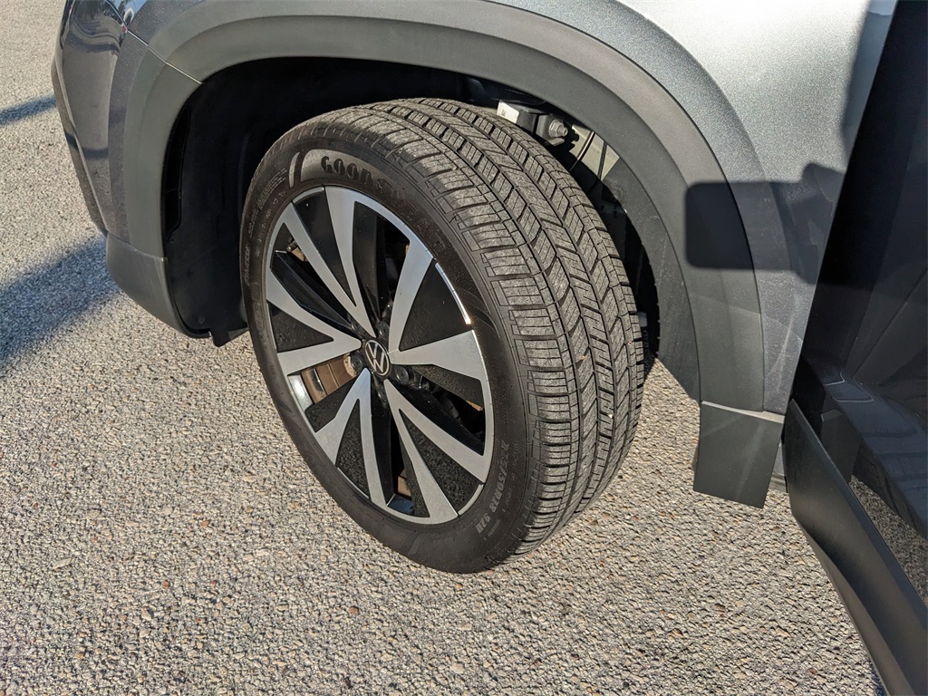 2024 Volkswagen Taos SE photo 34
