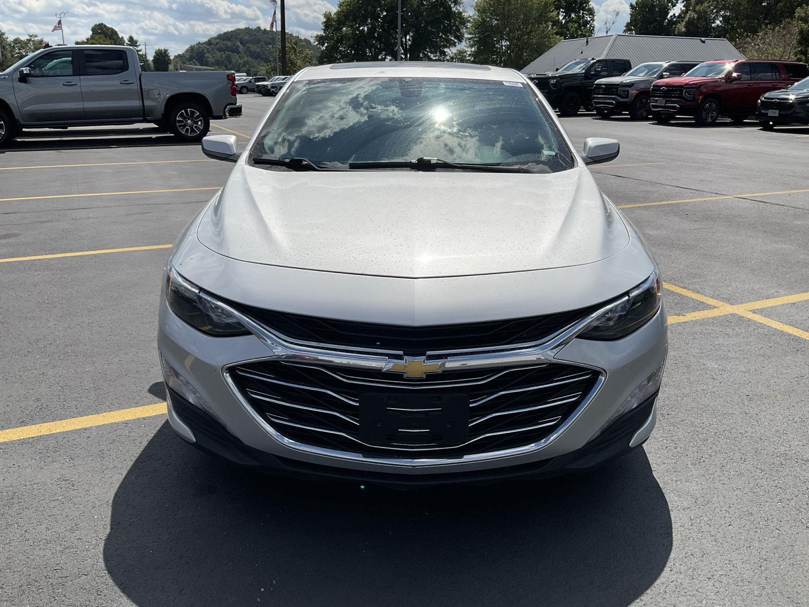 2022 Chevrolet Malibu 1LT photo 2
