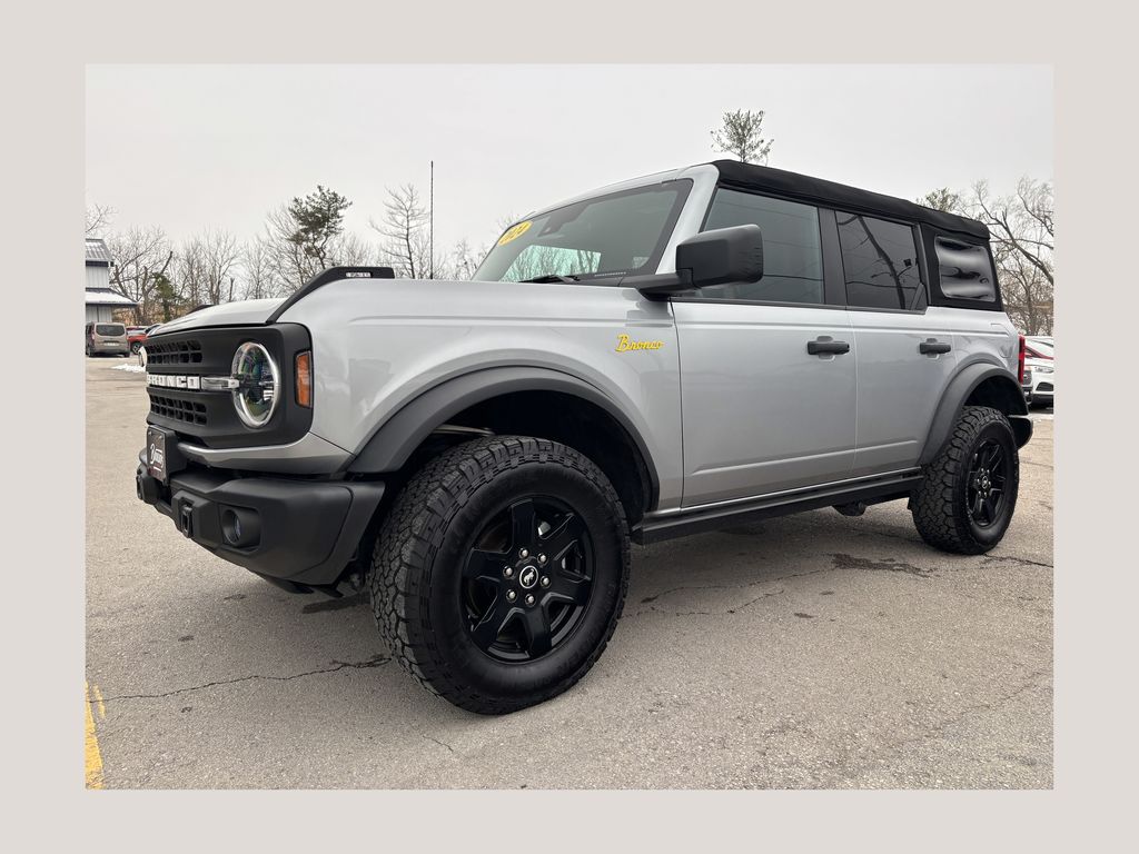 2024 Ford Bronco 4-Door Black Diamond's photo