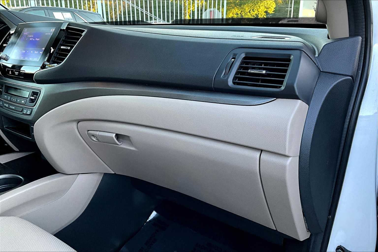 2022 Honda Ridgeline RTL photo 16