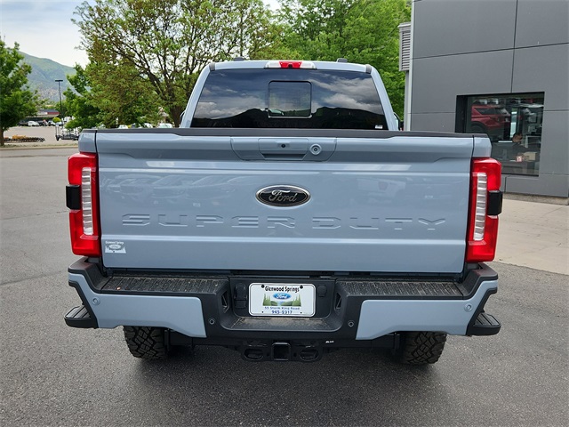 2025 Ford F-350 Lariat photo 4
